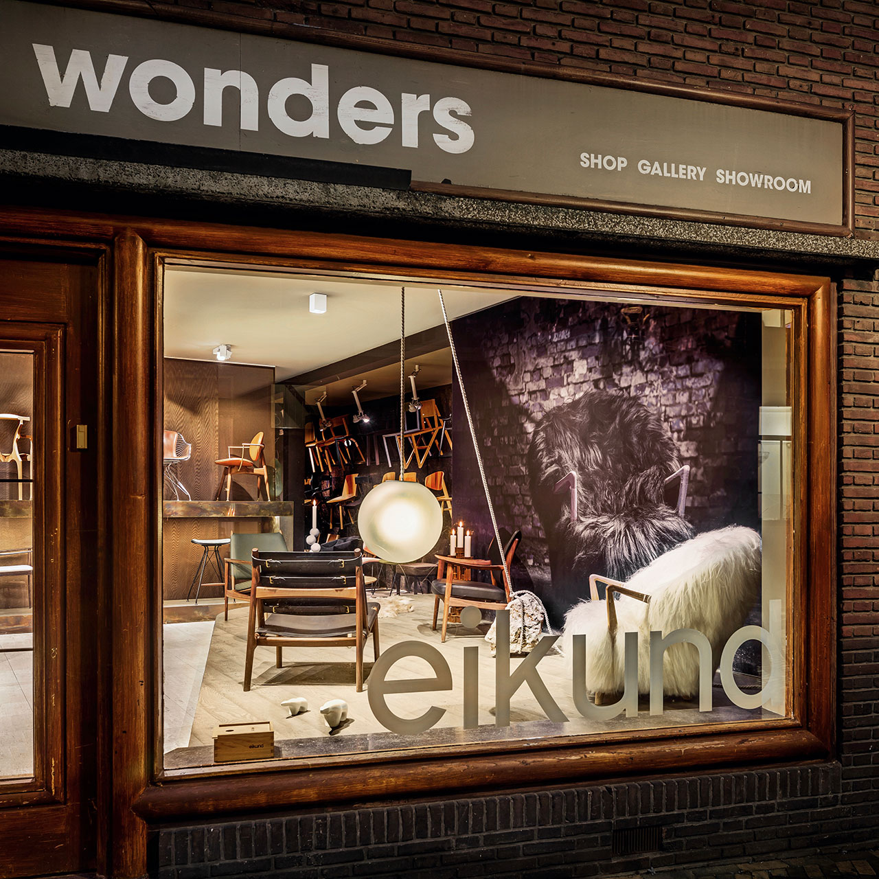 workshop_of_wonders_chair_gallery_eikund_window